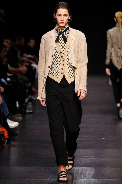 Look 11